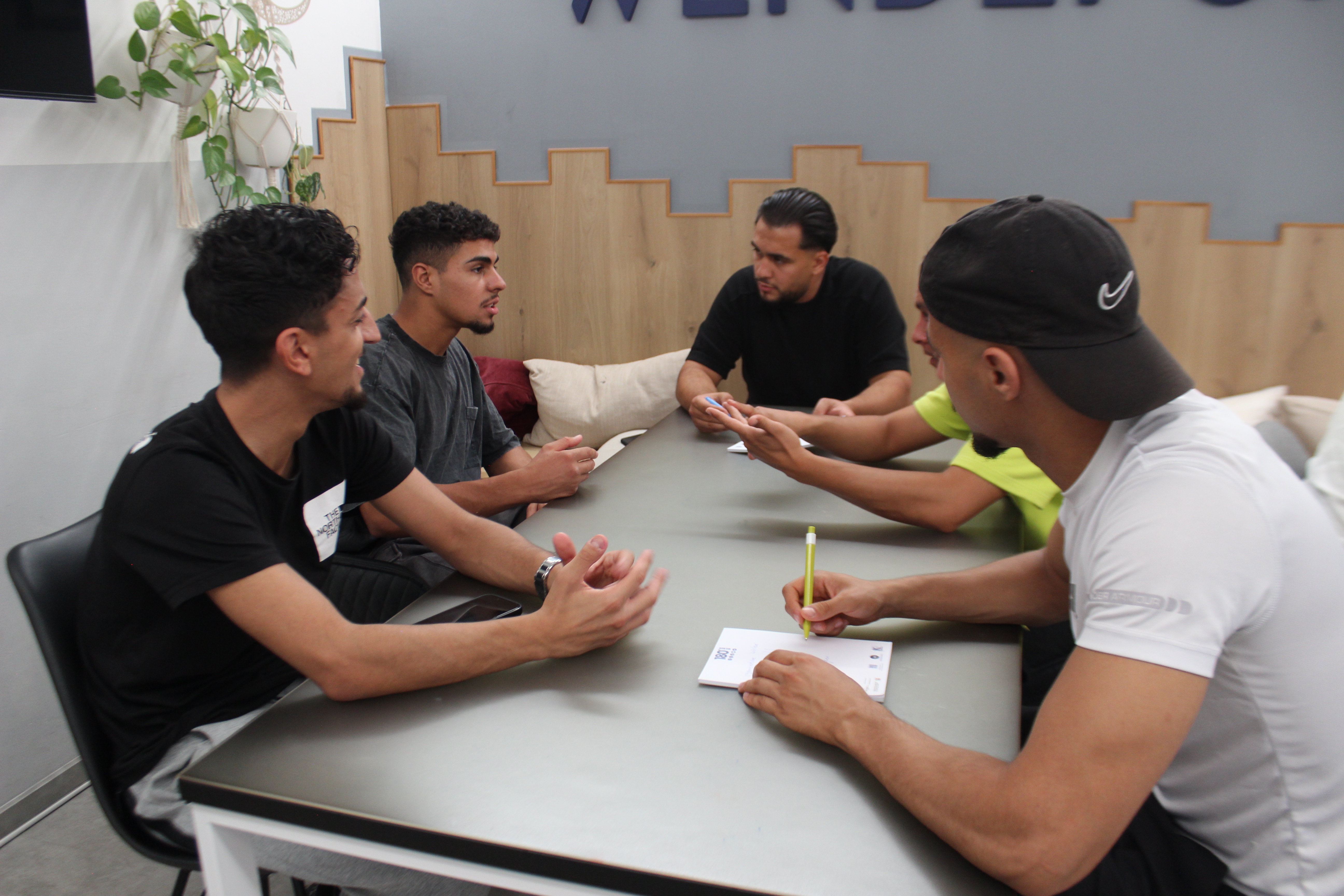 Jugendliche beim Lernen